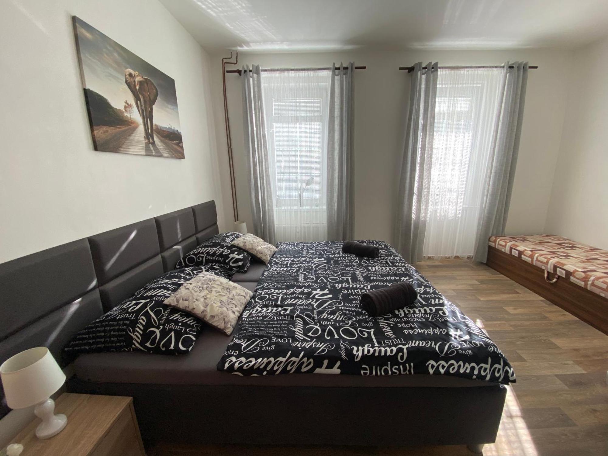 Cerny Tulipan - Apartman 2 Pilsen Exterior foto